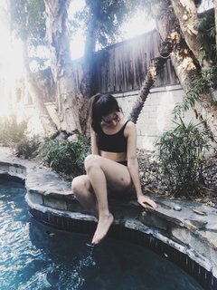 Dodie Clark feet photo thumbnail