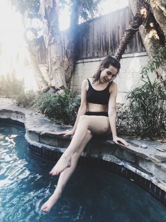 Dodie Clark feet photo thumbnail