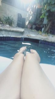 Dodie Clark feet photo thumbnail