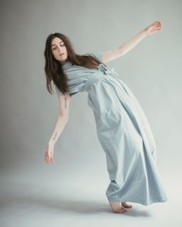 Dodie Clark feet photo thumbnail