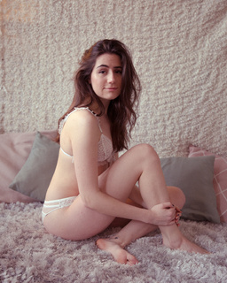 Dodie Clark feet photo thumbnail