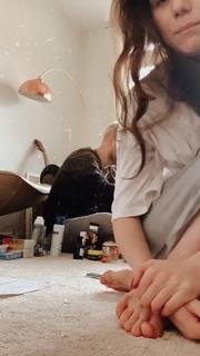 Dodie Clark feet photo thumbnail