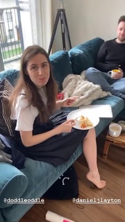 Dodie Clark feet photo thumbnail