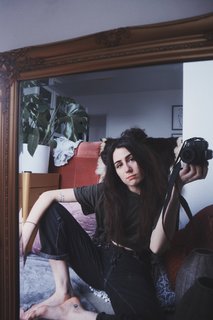 Dodie Clark feet photo thumbnail