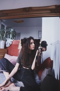 Dodie Clark feet photo thumbnail