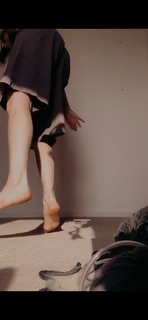 Dodie Clark feet photo thumbnail