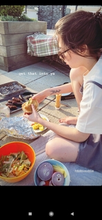 Dodie Clark feet photo thumbnail