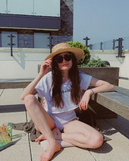 Dodie Clark feet photo thumbnail