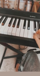 Dodie Clark feet photo thumbnail