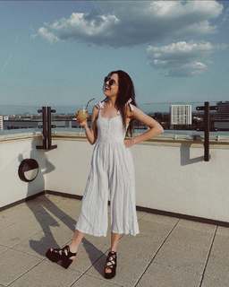 Dodie Clark feet photo thumbnail