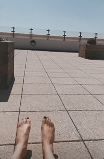 Dodie Clark feet photo thumbnail