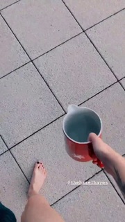 Dodie Clark feet photo thumbnail