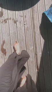 Dodie Clark feet photo thumbnail