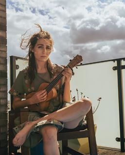 Dodie Clark feet photo thumbnail