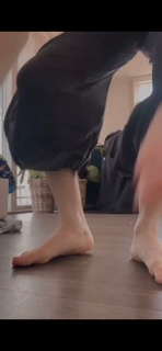 Dodie Clark feet photo thumbnail