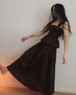 Dodie Clark feet photo thumbnail