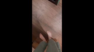 Dodie Clark feet photo thumbnail