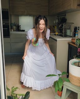 Dodie Clark feet photo thumbnail
