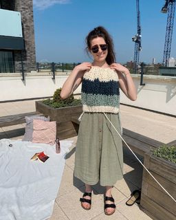 Dodie Clark feet photo thumbnail