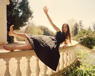 Dodie Clark feet photo thumbnail