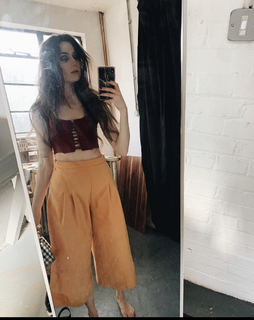 Dodie Clark feet photo thumbnail