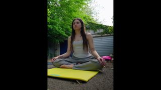 Dodie Clark feet photo thumbnail