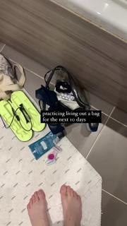 Dodie Clark feet photo thumbnail