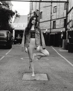 Dodie Clark feet photo thumbnail