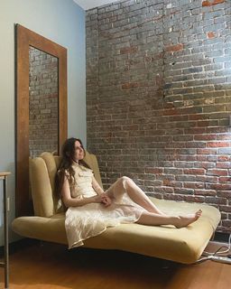 Dodie Clark feet photo thumbnail