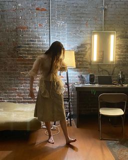 Dodie Clark feet photo thumbnail