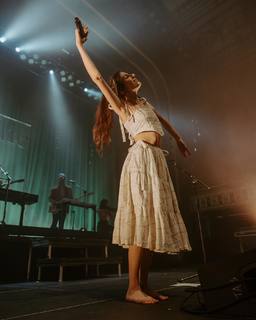 Dodie Clark feet photo thumbnail