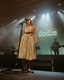 Dodie Clark feet photo thumbnail