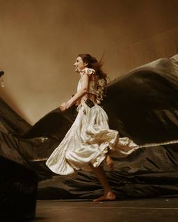 Dodie Clark feet photo thumbnail