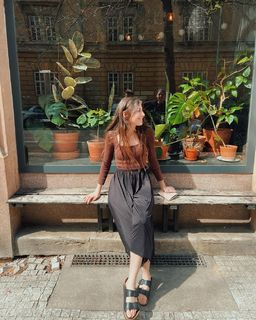 Dodie Clark feet photo thumbnail