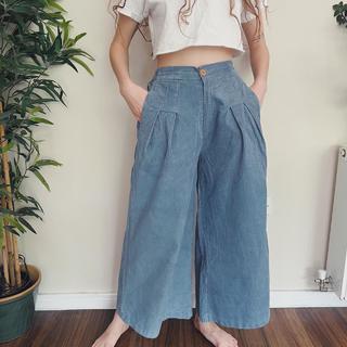 Dodie Clark feet photo thumbnail