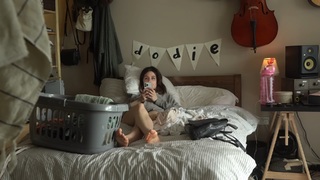 Dodie Clark feet photo thumbnail