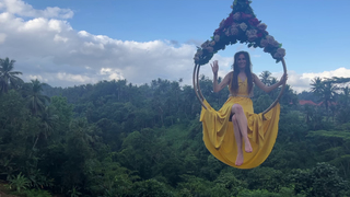 Dodie Clark feet photo thumbnail