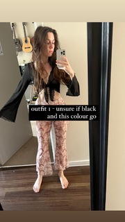 Dodie Clark feet photo thumbnail