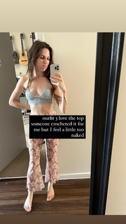 Dodie Clark feet photo thumbnail