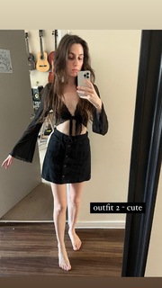 Dodie Clark feet photo thumbnail