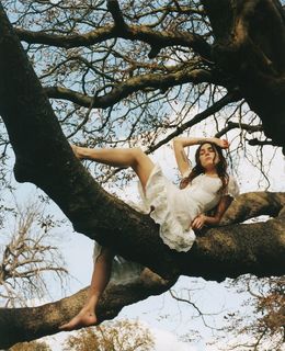Dodie Clark feet photo thumbnail