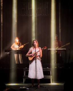 Dodie Clark feet photo thumbnail