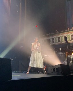 Dodie Clark feet photo thumbnail