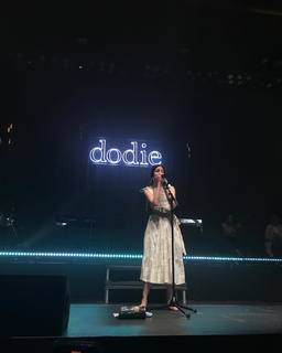 Dodie Clark feet photo thumbnail