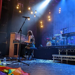 Dodie Clark feet photo thumbnail