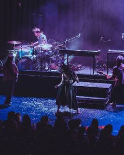 Dodie Clark feet photo thumbnail