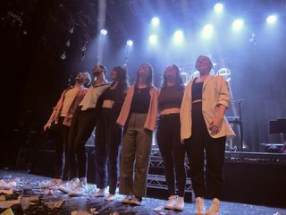 Dodie Clark feet photo thumbnail