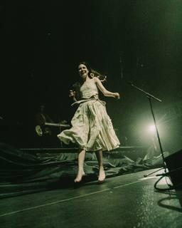 Dodie Clark feet photo thumbnail