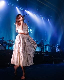 Dodie Clark feet photo thumbnail