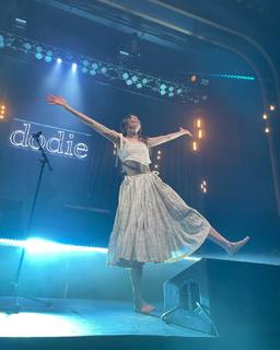 Dodie Clark feet photo thumbnail